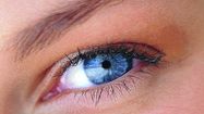 Zomm sur l'oeil d'une femme